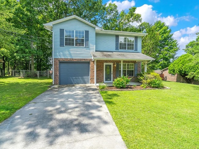 Building Photo - 3 Bedroom Home in North Knoxville | Fenced Yard | 1-Car Garage | Available Now