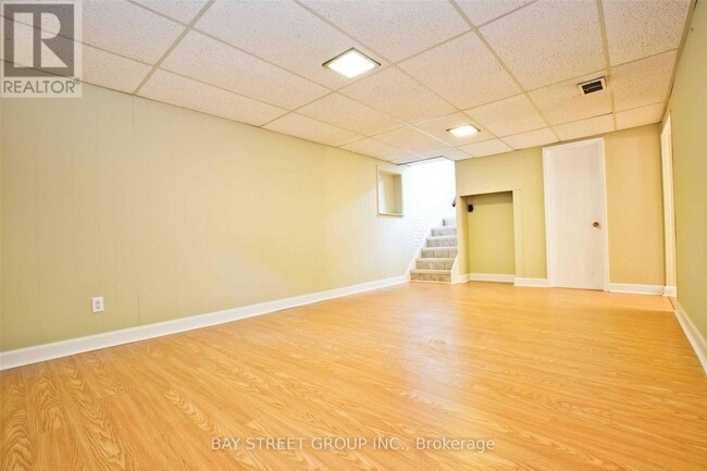 Photo - 40 Greylawn Crescent