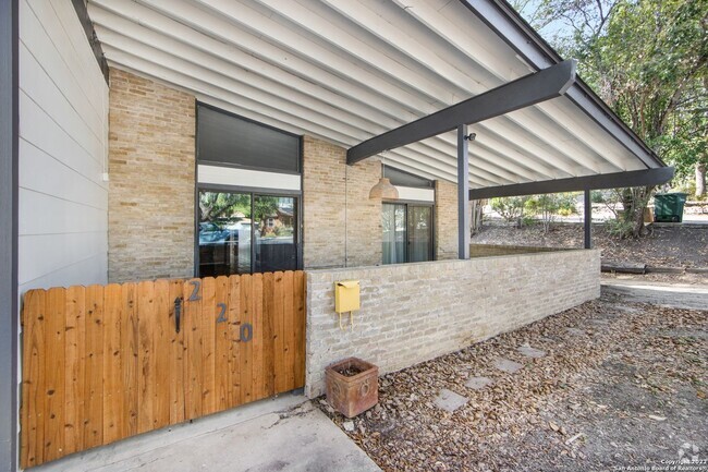 Building Photo - 220 Blakeley Dr Rental