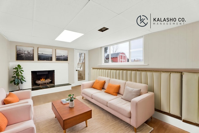 Photo - 3BD | 3BTH - HOT TUB - WATER FRONT - NEWLY RENOVATED - ON SYLVAN LAKE