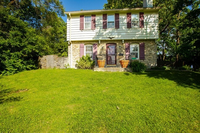 Building Photo - OPEN HOUSE 9/13 11AM-1PM  Beautiful 3-Bedr...