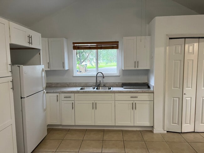 Photo - 2540 Greenwood Dr Unit 2