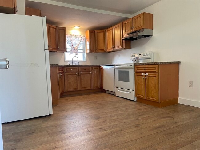 Building Photo - 6 Clinton St Unit 2