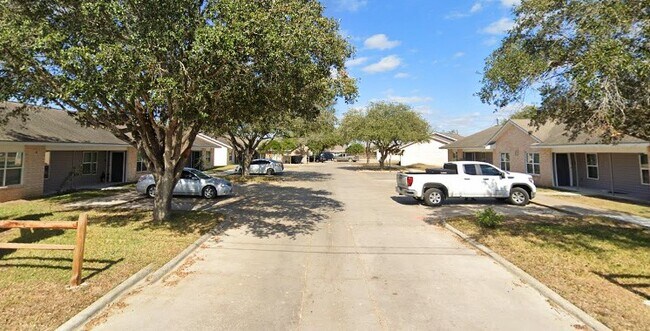 Photo - 201 Springfield Rd