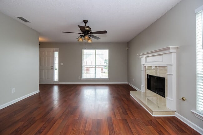412 Gresham Dr