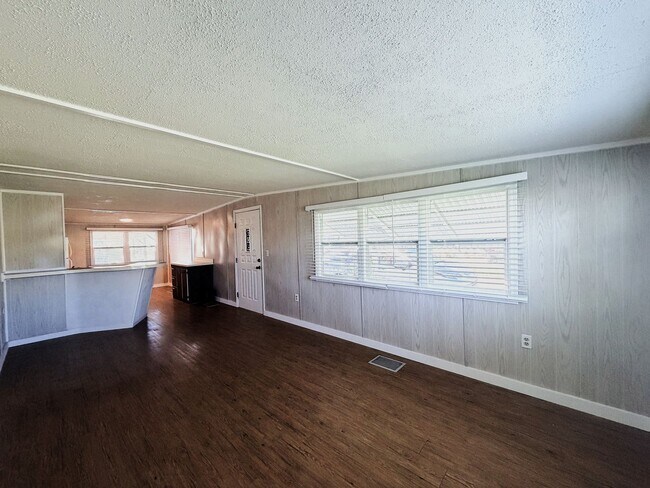 Photo - FIRST MONTH RENT FREE! 2/1.5 IN N. FT. MYERS QUIET COMMUNITY!