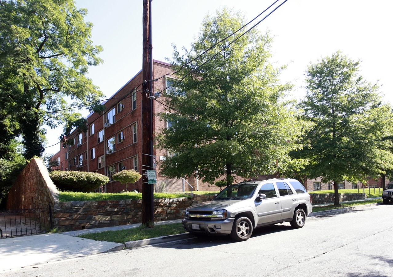 Photo - Pinnacle Apartments