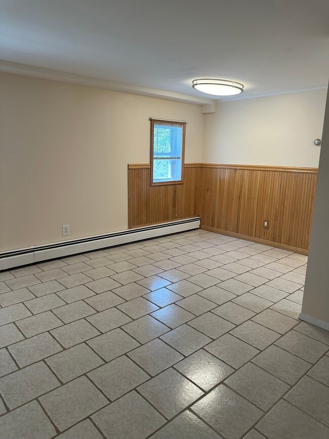 Living Room/Bedroom - 95 Colin St Unit 1st Floor