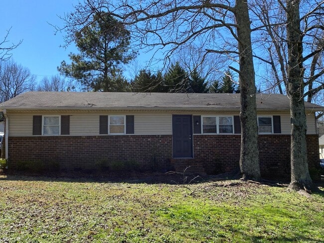 Building Photo - Adorable 2 bedroom, 1 bath duplex located ... Rental