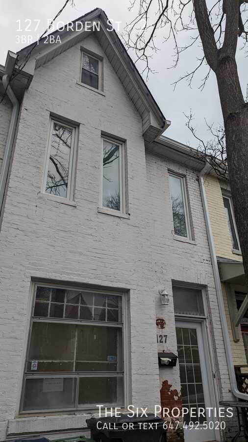 Building Photo - 3 Bed 1.5 Bath Newly Renovated Upper Level Apartment Near UoFT Unit 2