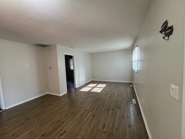 Photo - 912 E Skinner St