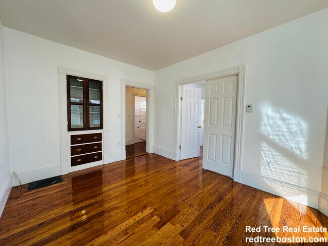 Photo - 138 Holton St