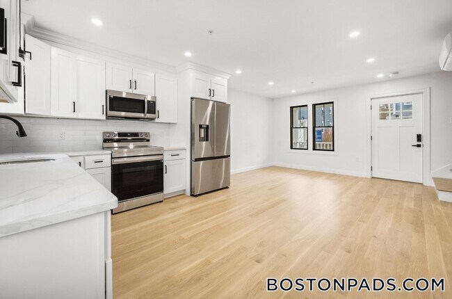 23 Cedar St