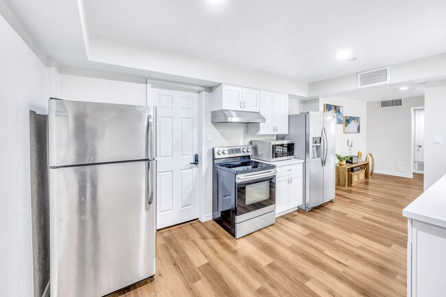 Building Photo - 1713 W Hazelwood St Rental