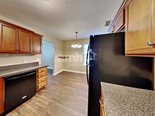 Photo - 2027 Waterford Dr