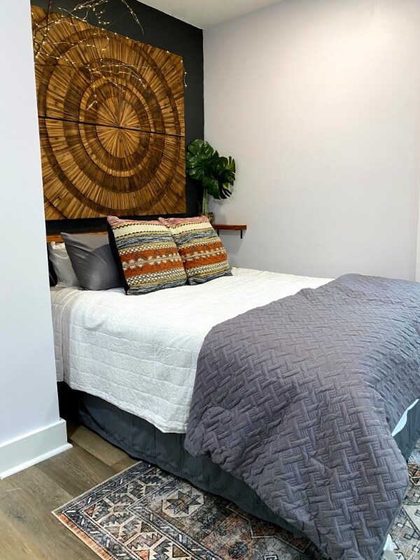 Photo - 809 W 40th St