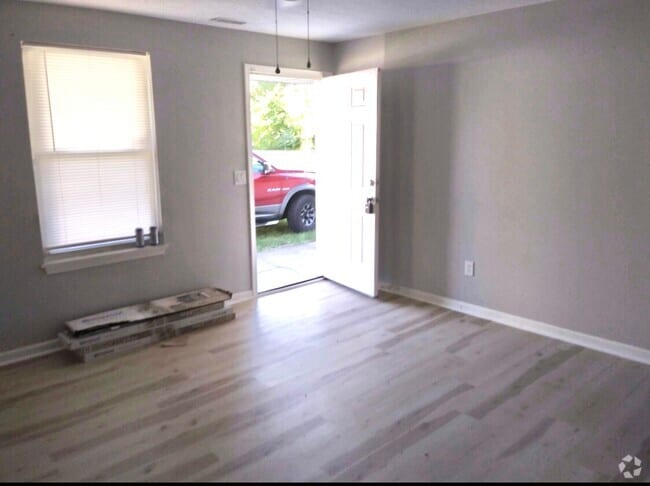 Building Photo - 300 N Ohio St Unit Apt C
