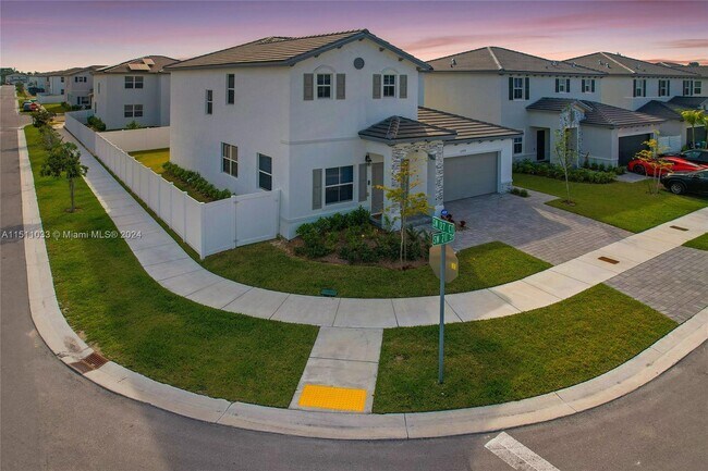 Photo - 12729 SW 211th St Unidad 1 - apartment