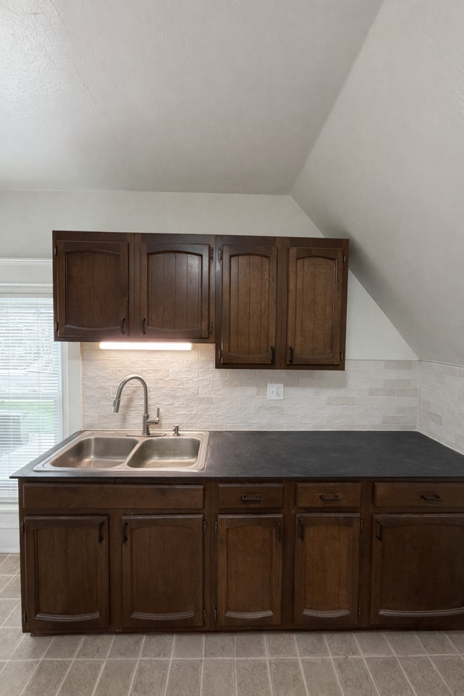 Building Photo - 14 S Roland St