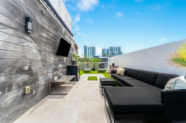 Photo - 455 NE 39th St Unit 105