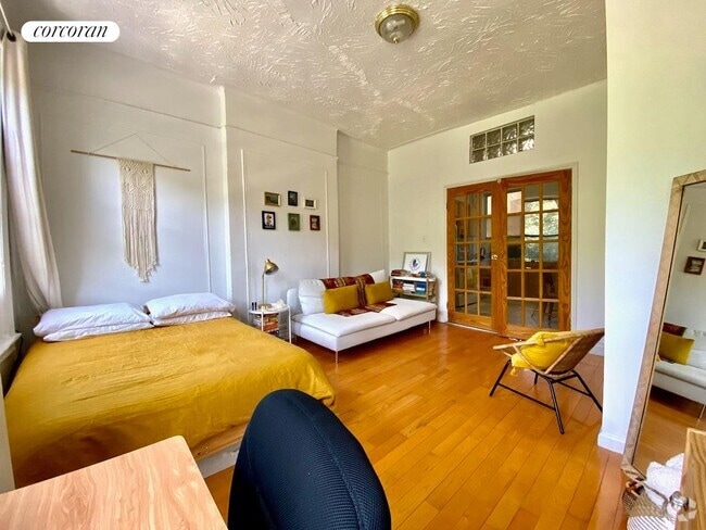 Building Photo - 420 St Nicholas Ave Rental