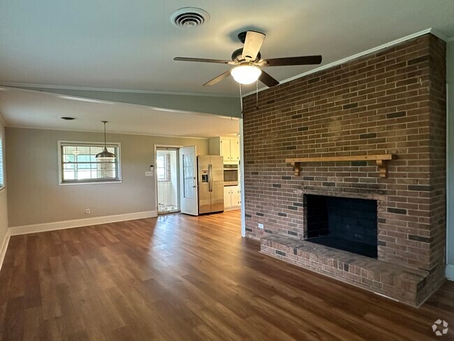 Building Photo - 1600 Plumcrest Dr Rental