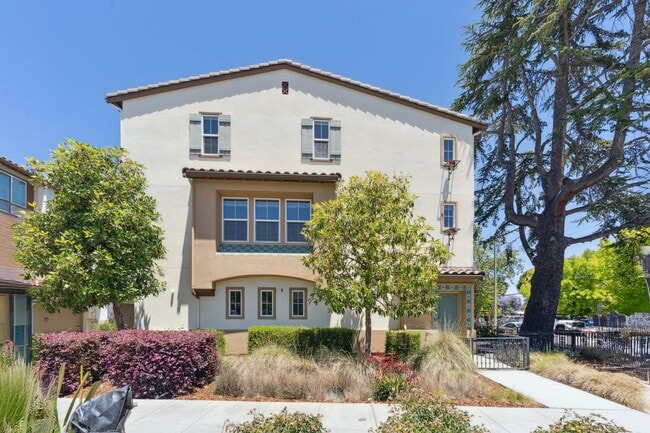 Photo - 504 San Augusto Ter Townhome