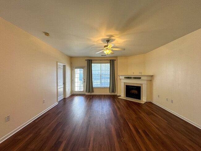 Building Photo - Charming 3 Bed 2 Bath Condo in Fayetteville