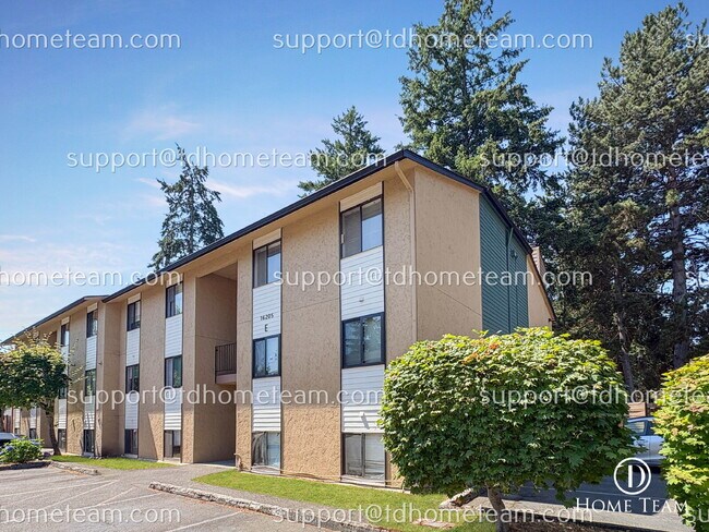 Photo - "Charming 2-Bed Condo in Bellevue with 923 Sq Ft of Comfort!" Unit E72