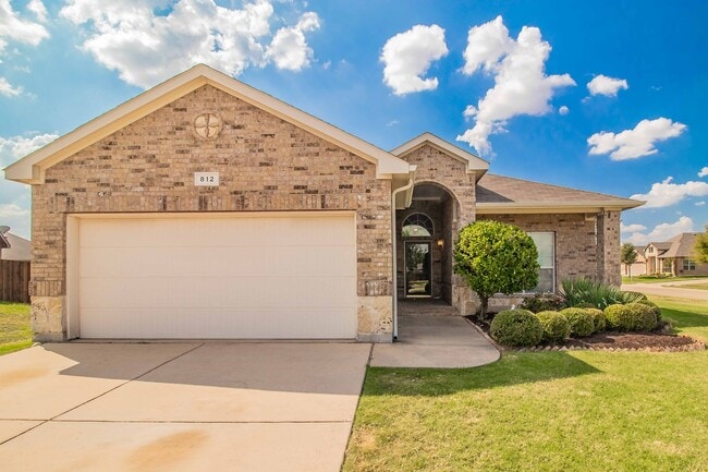 Building Photo - COMING SOON! Corner lot home in a quiet cu...