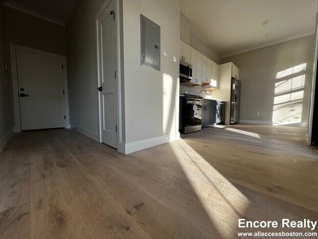 Photo - 163 Everett St