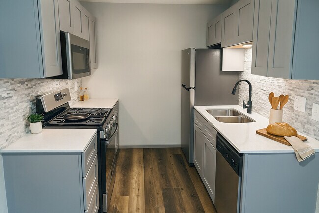 Photo - Lakecrest Apartments