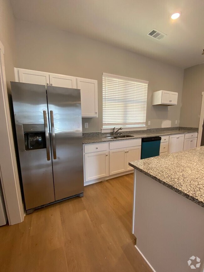Building Photo - 255 Bailey St Unit 255 Bailey Street -  B Rental