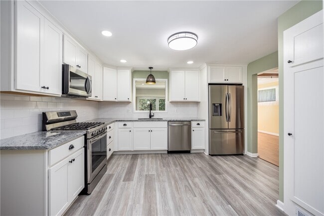 Building Photo - 503 Pineview Dr Rental