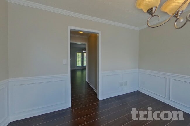 Photo - 315 Avonlea Dr