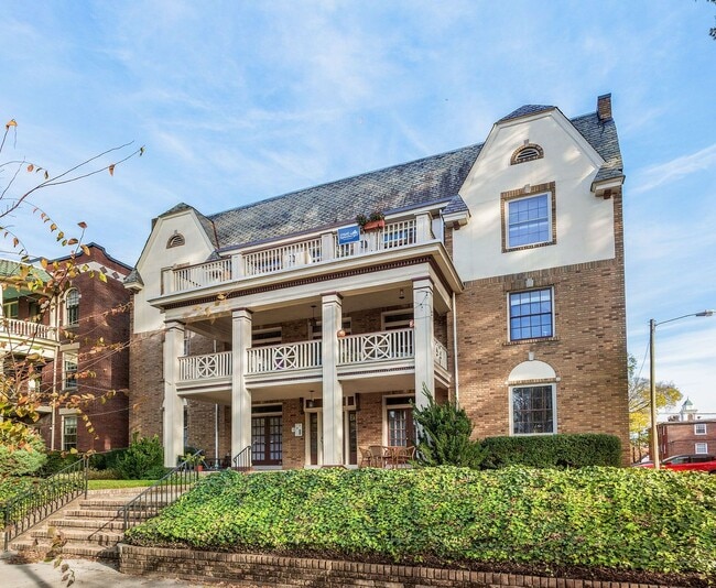 Photo - ADORABLE CONDO ON ARTHUR ASHE BOULEVARD Unidad 1