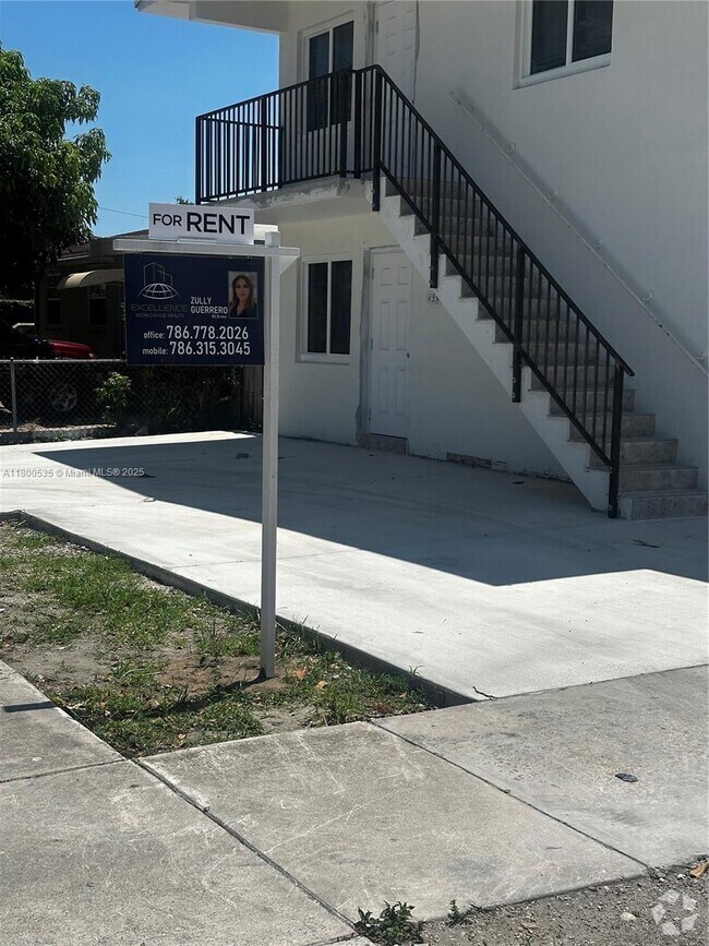 Building Photo - 828 NW 23rd Ct Unit 830 Rental