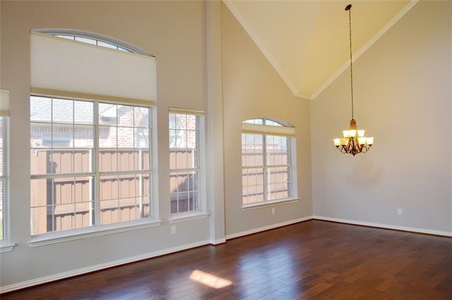 Photo - 2026 Midhurst Dr