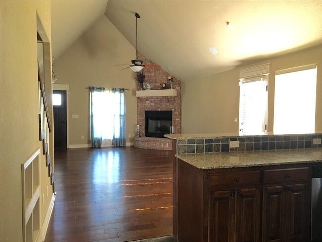 Photo - 3801 S W Capstone Ave