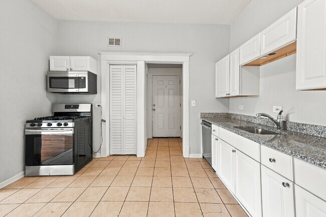 3131 W Augusta Blvd
