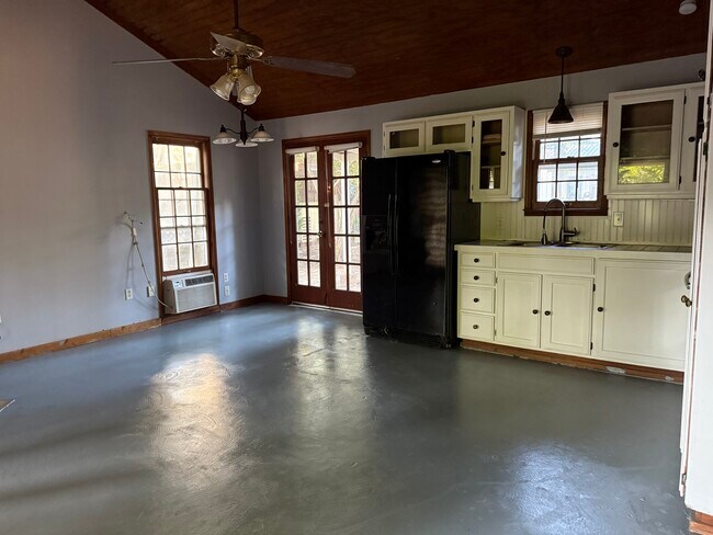 Photo - 74 Live Oak St