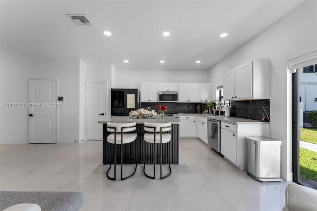 Photo - 617 SW 11th St