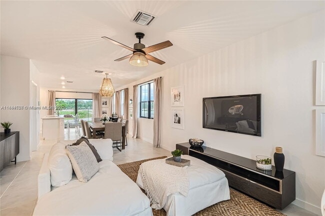 Photo - 409 NW 12th Pl