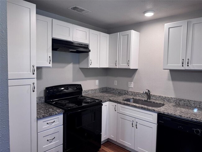 Building Photo - 901 Parmer Ave Unit 4