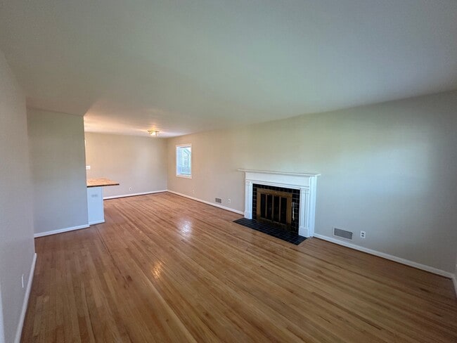 Photo - 3 bedroom/1.5 bath w/basement in Woodlawn Park. Available mid June