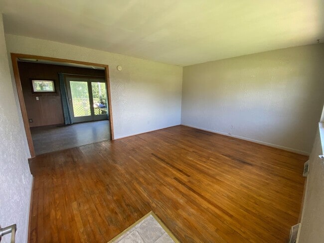 Photo - 3 Bedroom, 2 Bathroom Home on Bloomington'...