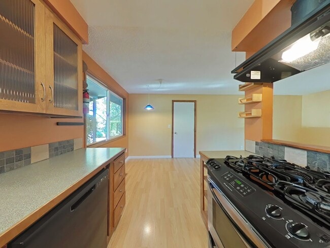 Photo - 3 Bedroom House ~ Centrally Located ~ Pet ...