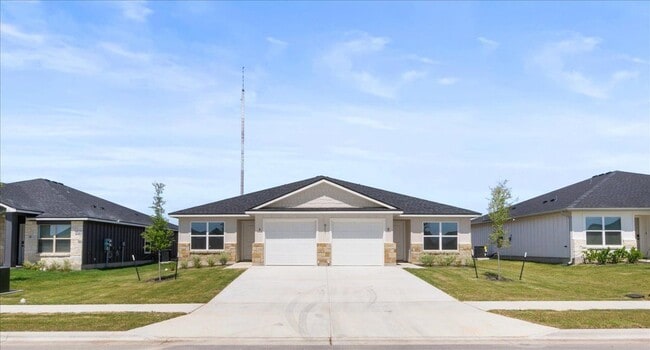 Building Photo - 911 Sevenleaf Ln Rental