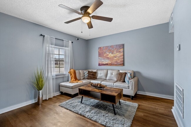 Photo - Silver Lake Apartments