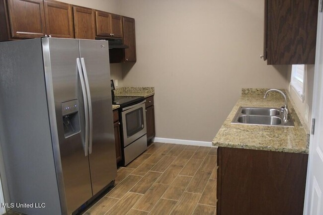 Photo - 1007 Bassett Dr